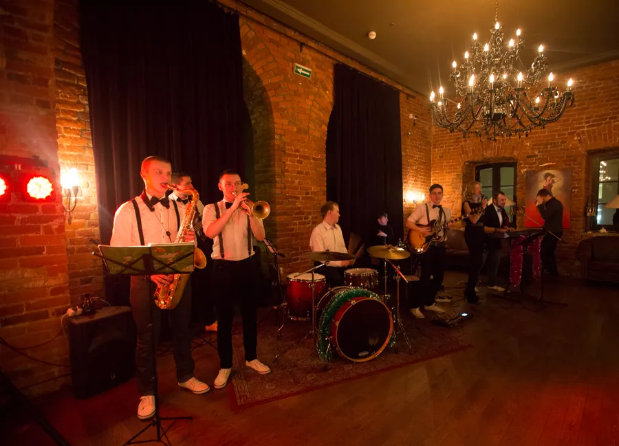 Артисты и музыканты