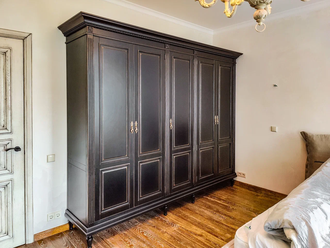 Шкаф для одежды пятистворчатый.