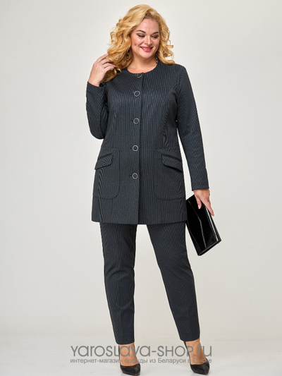 Деловой женский костюм: брюки и жакет на пуговицах в мелкую полоску