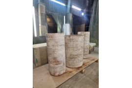 Вазоны из стеклопластика с имитацией глиняной поверхности