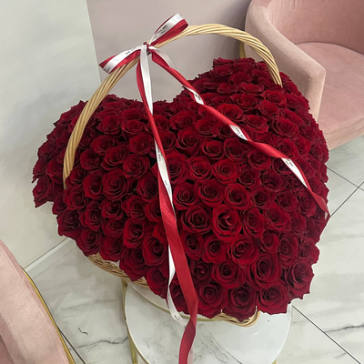 КОРЗИНА СЕРДЦЕ ИЗ 175 РОЗ