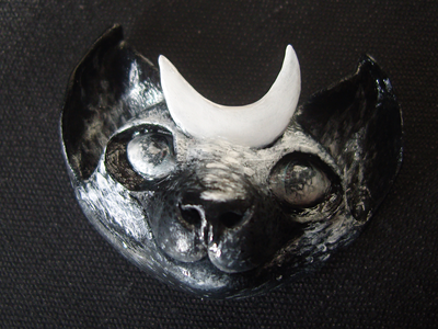 Необычная брошь в стиле фэнтези "Лунный котик - заклинатель звёзд"