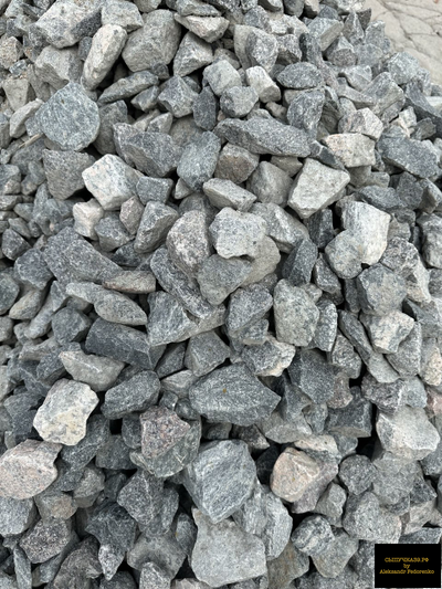серый декоративный щебень