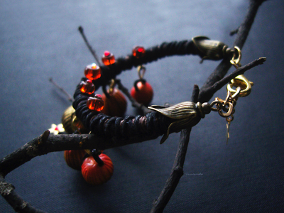 "Цирк волшебный под Рыжей звездою", нарядный браслет с тыквами, звёздами и чешским стеклом