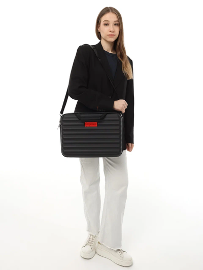 Пластиковый кейс для ноутбука 15.6 - 16 дюймов Optimum, черный матовый