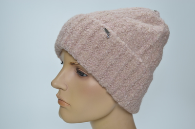 Вязаная женская шапка из альпака