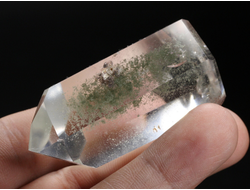 Кварц горный хрусталь с фантомами и хлоритом, кристалл полированный, Бразилия (56*29*25 мм, 61 г) №36854