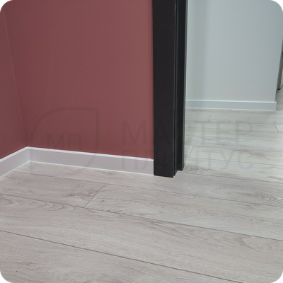 Плинтус ХДФ Dollken Cubu Flex Life XL 80мм Х 2,5 м 1013/5012 Белый в интерьере 13