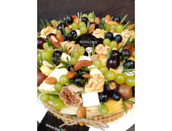 Торт из сырных закусок