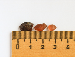 Гранат спессартин, необработанный, набор из 3 камней разных оттенков, Якутия (6-11 мм, 1,6 г) №19317