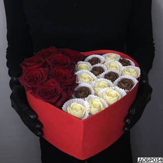 Шоколадные розы в коробке «Сладкий месяц» фото2