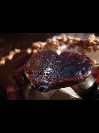 Миниатюрная брошь "Мотылёк-Уголёк"