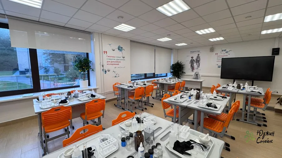 Стол ДУ-25 и стул СУ-68-ПР