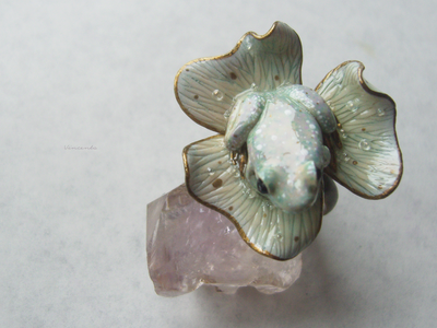 Кольцо с клевером и лягушкой "Принцесса Ия на листе Морока Трифолиума"