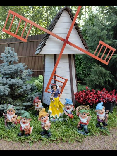 Белоснежка с цветами 71*36см  3,7кг  0,11м3  полистоун Россия 4758/012644* Не боится влаги и перепадов температур