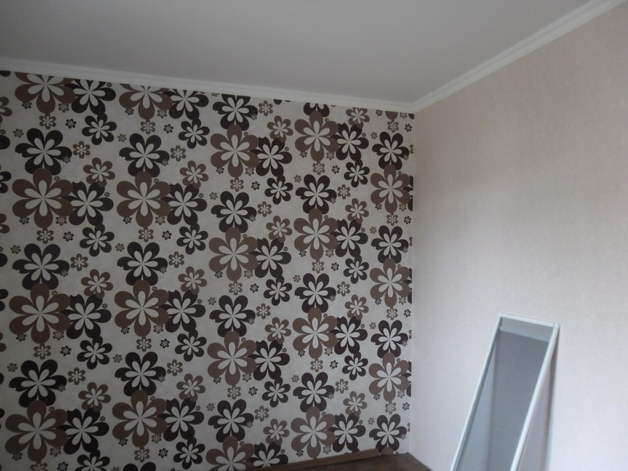 варианты комбинации обоев. разные обои в зале. комбинированные обои. поклейка обоев двух видов. варианты комбинации обоев.