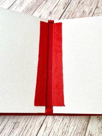 Заготовка для альбома  из искусственной замши, размер страниц 20х20 см. (цвет красный)