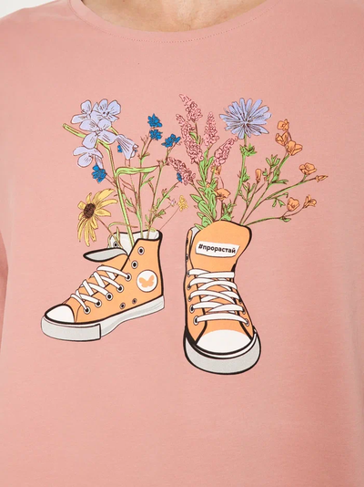 МУЖСКАЯ ФУТБОЛКА РОЗОВЫЙ "ЦВЕТОЧНЫЕ КЕДЫ"