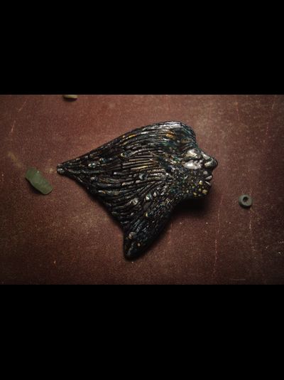 Фэнтези-брошь &quot;Русалка Угольного Моря&quot; (6 х 5 см)