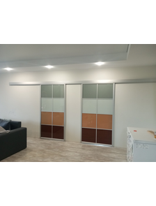 двери-купе с цветным безопасным стеклом