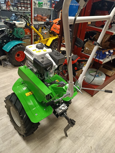 Мотоблок бензиновый Варяг 703Р культиватор с фрезами