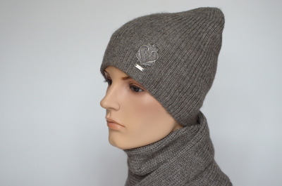 zhenskaya-shapka-iz-alpaka-i-shelka-vizio-italiya-9015-cl-orekh