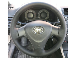 Кожаная накладка на руль Toyota Corolla X (E140, E150) (2006-2012), Matrix II (E140) (2008-2014), Auris I (2006-2010), черная