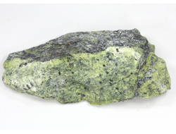 Змеевик, необработанный, дикий образец, Россия, КЧР, Урупский район (106*48*27 мм, 154 г) №37822