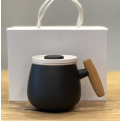Кружка для заваривания с деревянной ручкой черная