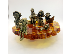 Семья Хомлинов на подставке