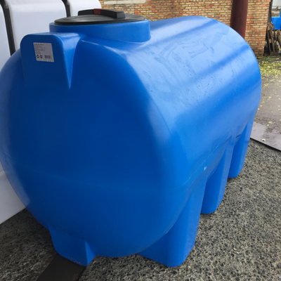 Емкость горизонтальная на ножках 2000 литров