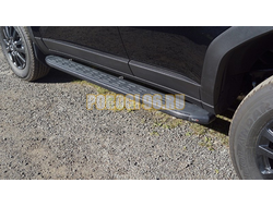 Пороги алюминиевые с пластиковой накладкой (карбон черные) 1720 мм ТСС для Toyota Land Cruiser 250 Prado 2024-