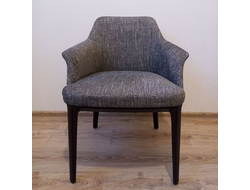 Аренда Полукресло с изогнутыми подлокотниками в сером шенилле в елочку