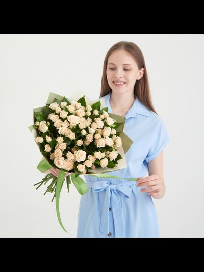Букет из 11 кремовых кустовых роз