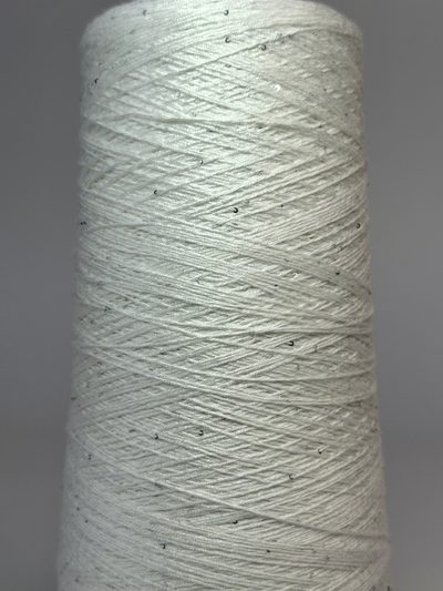 100% МЕРСЕРИЗОВАННЫЙ ХЛОПОК С СЕРЕБРИСТОЙ МИКРОПАЙЕТКОЙ 1мм, 250 грамм/2000 метров, цв. 002 белоснежный