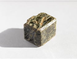 Вилуит, кристалл, Якутия (21*15*15 мм, 15 г) №18712