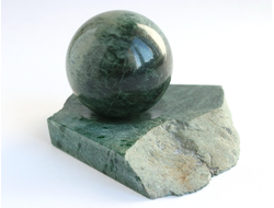 Шар из Жадеита