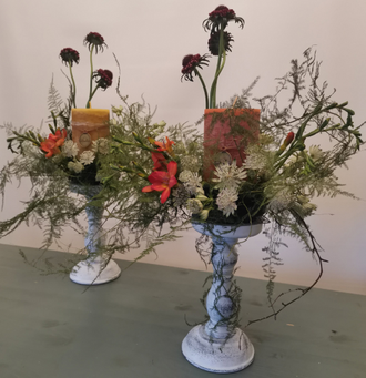 Интерьерная композиция с цветами, свеча и подсвечник в наборе