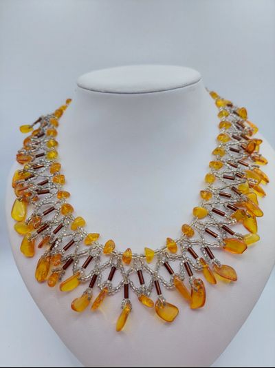 Колье из Чешского бисера и натурального янтаря 11021