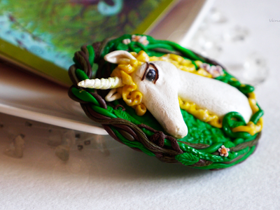 Сказочное колье с подвеской "Единорог"