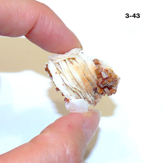 Ванадинит натуральный (щетка) №3-43: 28*23*13мм