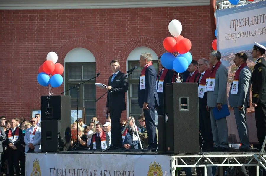 Гости поздравляют первокурсников СЗИУ РАНХиГС