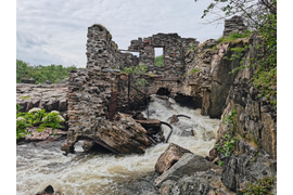 Разрушенная ГЭС. Водопад на Титовке