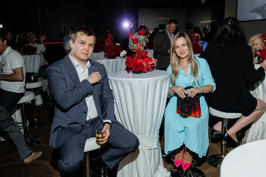 Оформление презентации Kuppersberg цветочными композициями от компании "Приятно" 