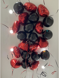 Шары чёрные и красные сердечки 21 шт под потолок