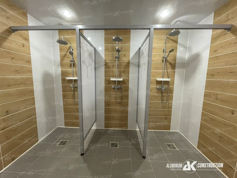 ДУШЕВЫЕ АНТИВАНДАЛЬНЫЕ ПЕРЕГОРОДКИ ДЛЯ ПЕРСОНАЛА ПРЕДПРИЯТИЯ ПАО АКРОН