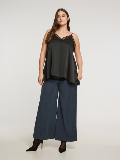 Топ на бретелях с кружевом