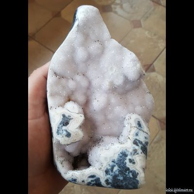 Друза аметистовидного мелкокристаллического кварца  с пиритовой присыпкой — полировка. Урал. U04 (ААА)