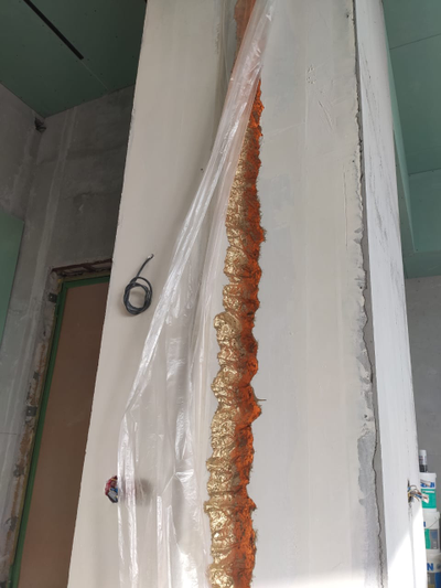 Гипсовый светильник в виде разлома в стене