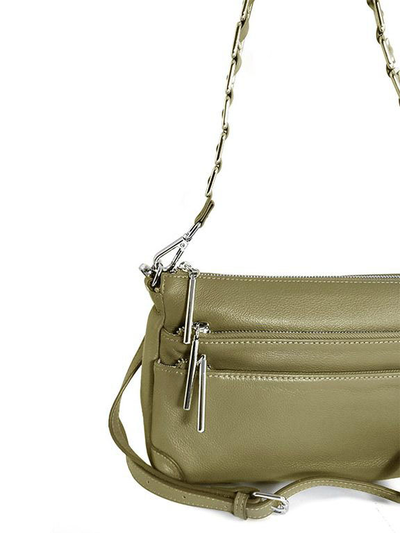 (АРТИКУЛ: 9106/1/22) СУМКА ЖЕНСКАЯ МАЛЕНЬКАЯ, КОЖАНАЯ, С ТРЕМЯ НАРУЖНЫМИ КАРМАНАМИ, ОЛИВКОВАЯ, ДВА РЕМНЯ ЧЕРЕЗ ПЛЕЧО